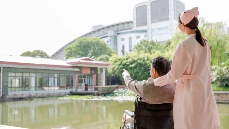 医养结合护理床：尺寸选择与批发市场解析